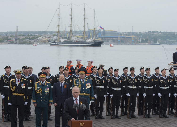 بوتين في سيفاستوبل في 9 مايو/أيار عام 2014