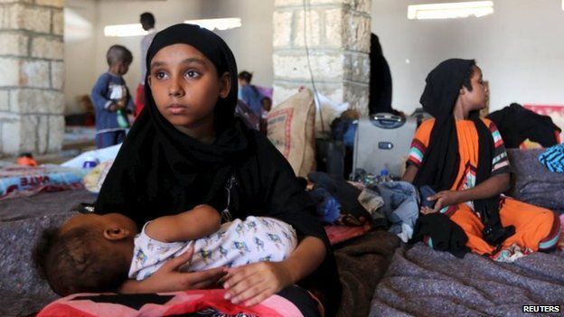 تشير تقديرات أممية إلى نزوح قرابة 150 ألف شخص في اليمن، الكثير منهم يعيش في ملاجئ مؤقتة.